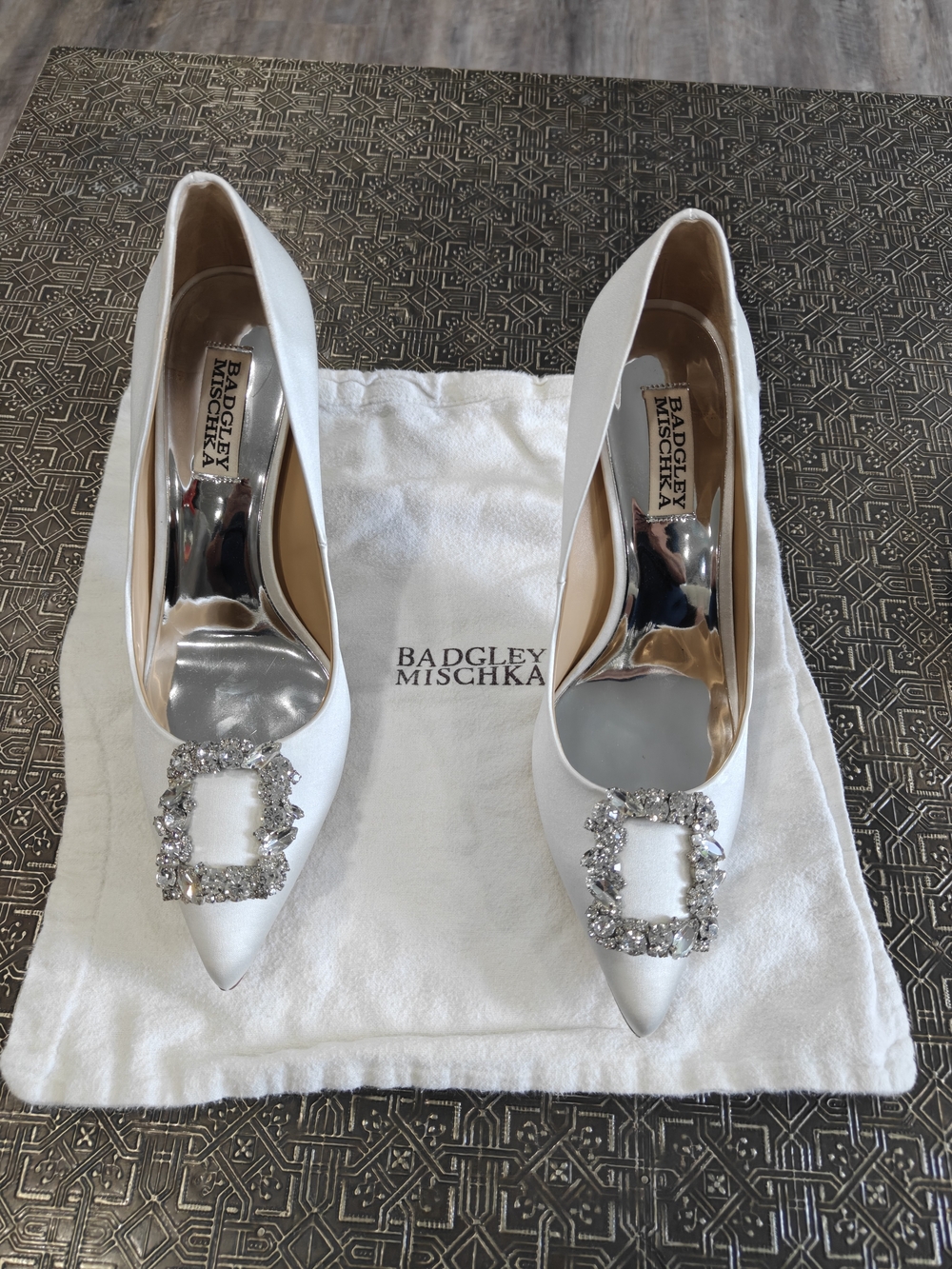Badgley Mischka Women's Cher Crystal Buckle Pumps in white satin Size 8 EXC! - Picture 12 of 17